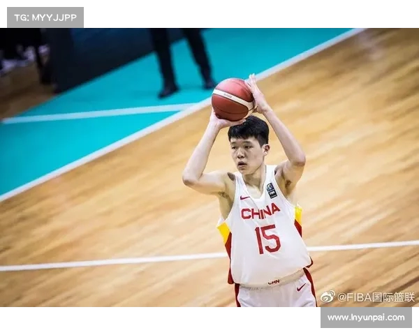 杨瀚森持球急停晃过防守，梦幻脚步轻松上篮展现超强个人能力(杨瀚森这个名字怎么样)