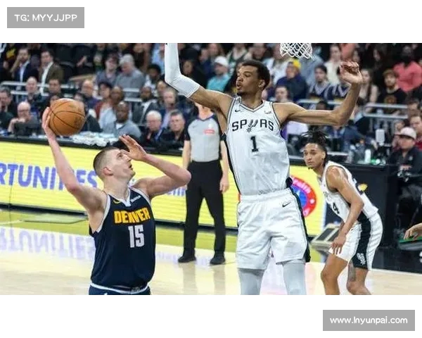 马刺队展现超强团队合作，逆袭对手